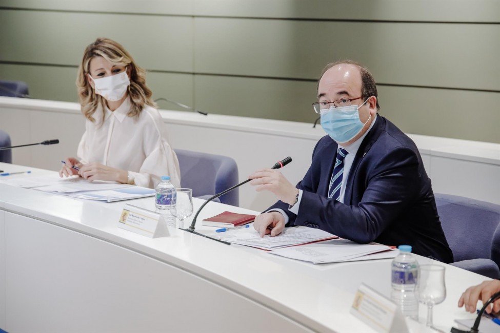 La vicepresidenta segunda del Gobierno y ministra de Trabajo y Economía Social, Yolanda Díaz, durante la reunión con el ministro de Cultura y Deporte, Miquel Iceta. Foto: Carlos Luján - Europa Press  - 