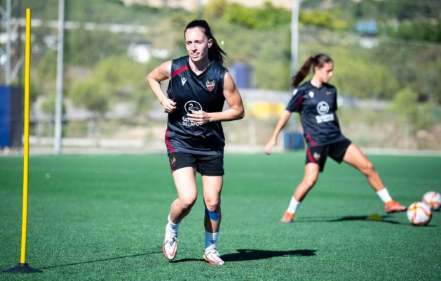 Eva Navarro se rompe la plastia del ligamento de la rodilla
