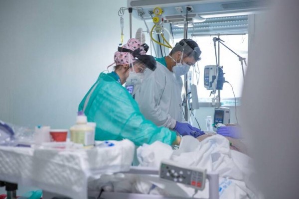 Castellón registra 900 fallecidos desde el inicio de la pandemia y suma 379 contagios más 
