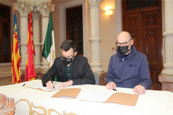 Novelda adquiere 12.000 euros en tarjetas de la campaña para fomentar el comercio local