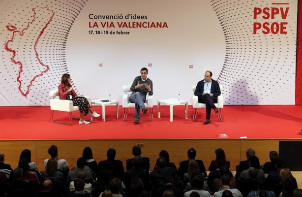 El PSOE abre el debate sobre su renovación con una apuesta por el empleo y las pensiones