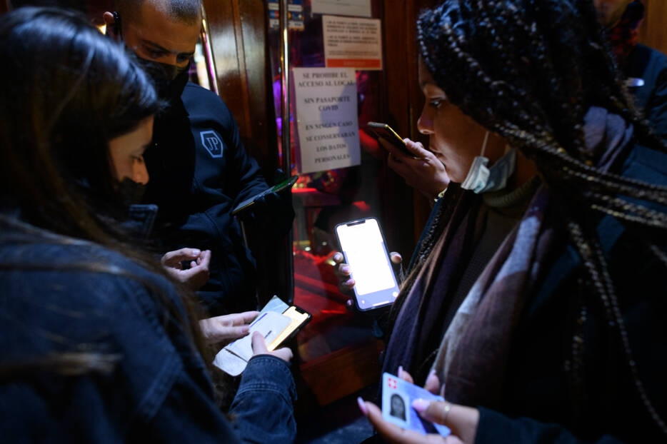 El TSJCV autoriza la ampliación del pasaporte covid en toda la hostelería, cines, teatros y gimnasios