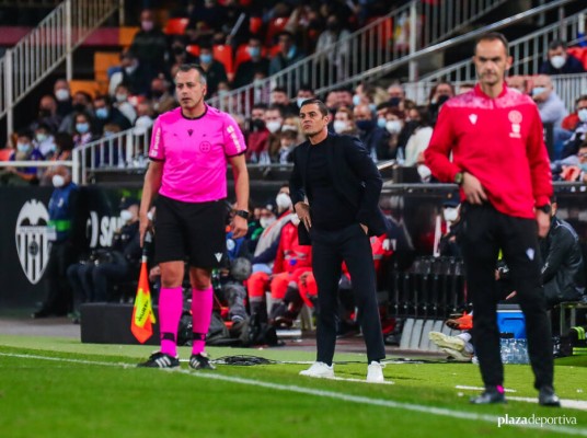 El Alavés pierde con el Villarreal y el Elche despide el año fuera de la zona de descenso