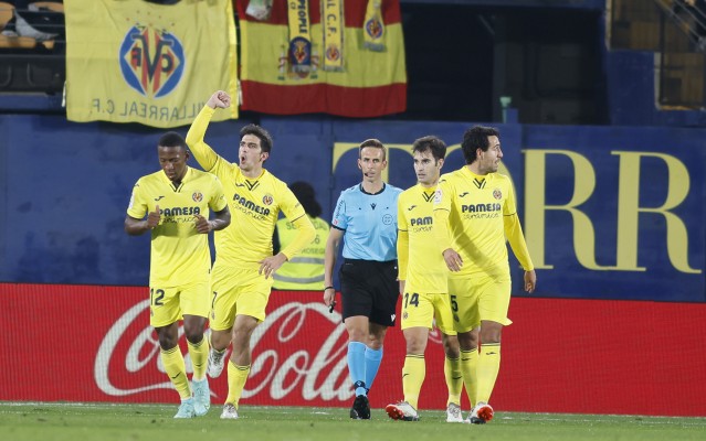 El Villarreal ya vislumbra Europa y hunde al Alavés (5-2)