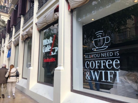 Banco Santander abre coworking y cafetería en la oficina de la Rambla de Alicante