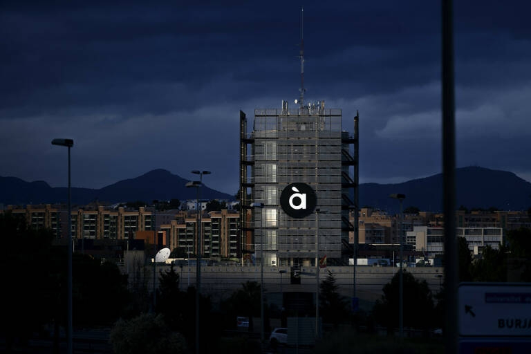 Cinco millones para el personal de À Punt, el escollo final de los presupuestos  para el Botànic