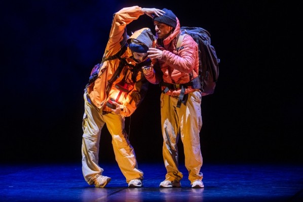 Chey Jurado y Akira Yoshida conjugan hip-hop, danza y teatro para bailar una oda a la amistad