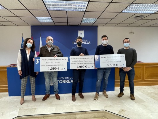 Torrevieja entrega los premios del XII concurso Jóvenes Emprendedores