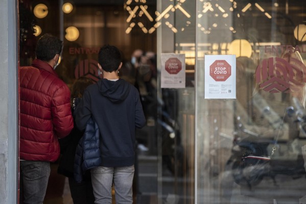 Los hosteleros esperan mesas más reducidas en navidad tras las cancelaciones de comidas y cenas