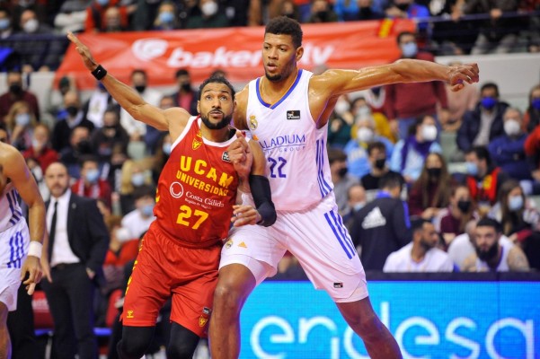 Sadiel Rojas estará tres o cuatro semanas de baja por lesión en el UCAM CB