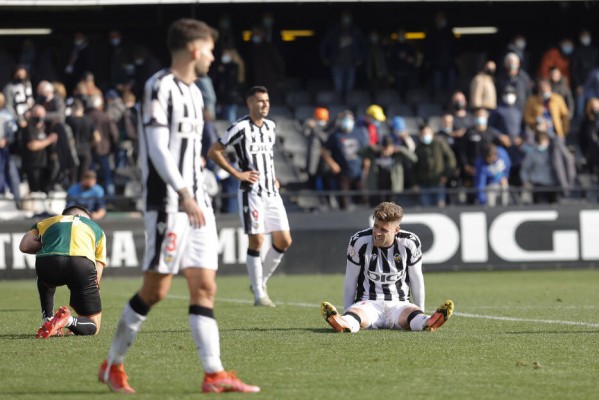 El CD Castellón se desinfla en la recta final de un mes cargado de partidos