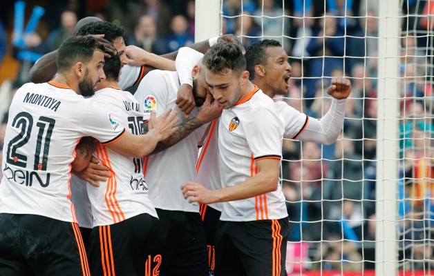 El Valencia CF vence cómodamente al Athletic en Mestalla