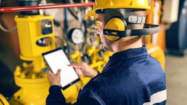 El frío y la competencia entre Europa y Asia por el GNL llevan el gas a precios máximos