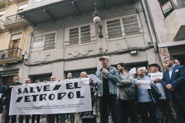 València ultima un acuerdo para salvar la fachada del Metropol pero el hotel se consolida