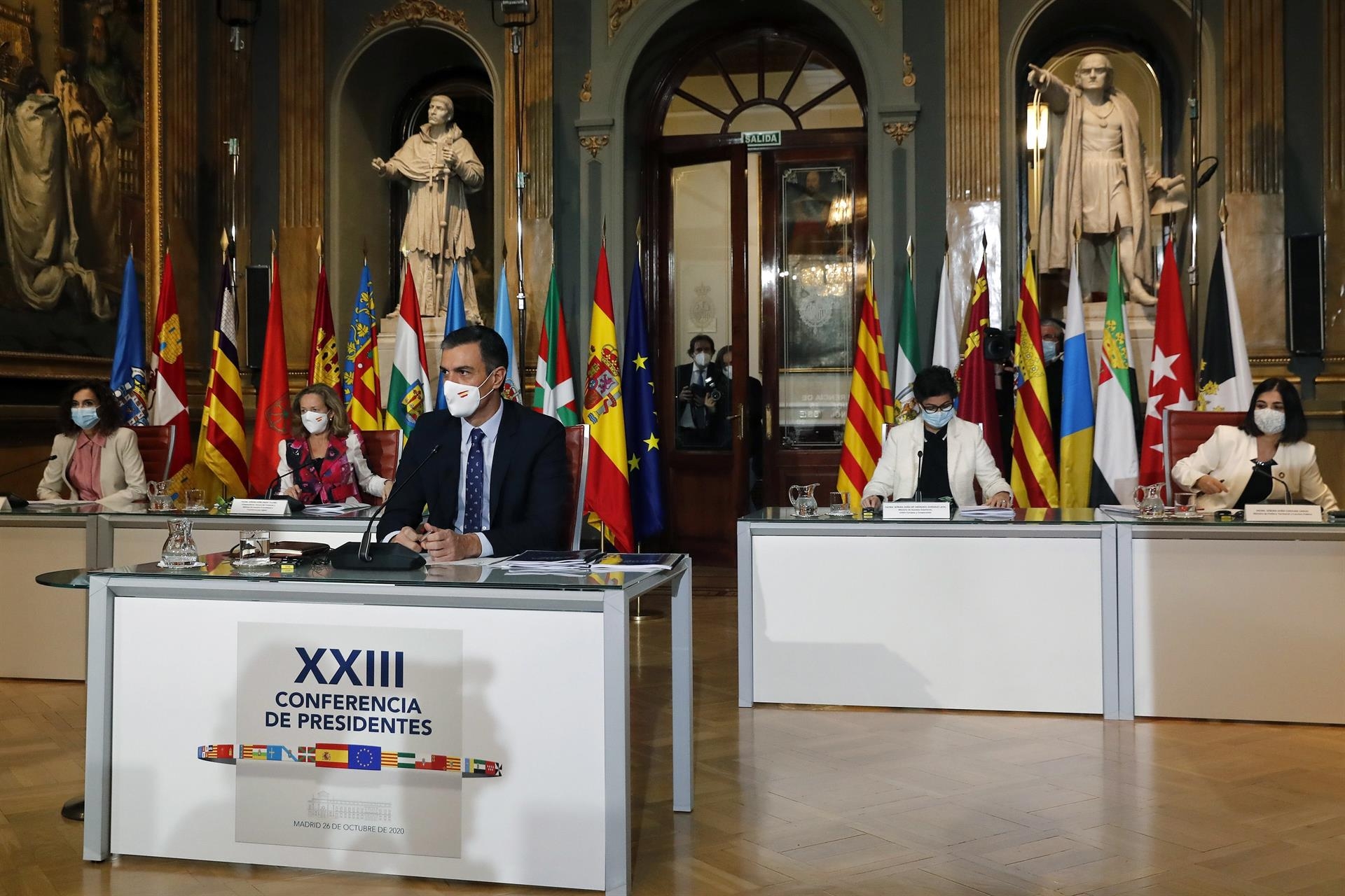 Cinco presidentes autonómicos pedirán a Sánchez que vuelvan las mascarillas en exteriores