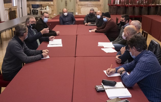 Diputación y sindicatos pactan abrir una mesa de trabajo para abordar mejoras en el Consorcio de Bomberos