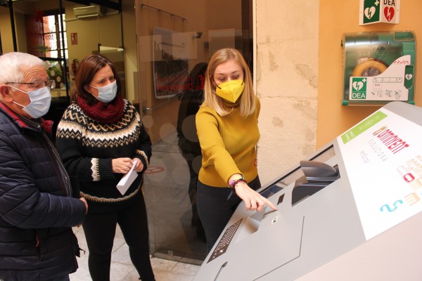 Ontinyent pone en marcha una Oficina Táctil de Tramitación financiada con los fondos Feder