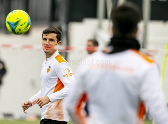 Bordalás vuelve al banquillo en una lista con cuatro jugadores del Mestalla