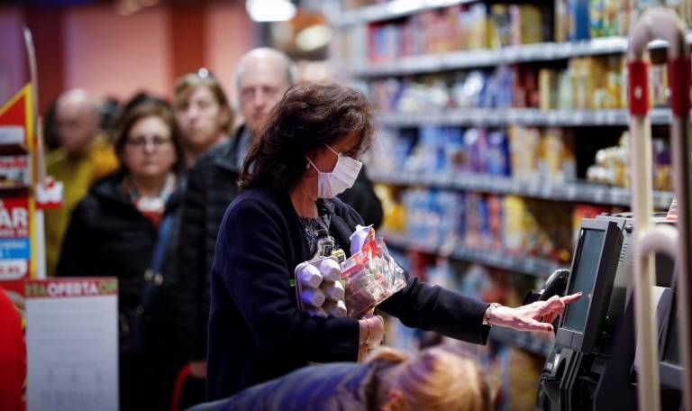 BBVA Research prevé que el consumo repunte en 2022, pero no recuperará el nivel precrisis 

