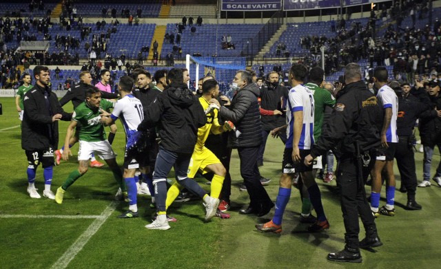 La redacción del acta arbitral ayudará al Hércules a evitar un duro castigo por la invasión de campo