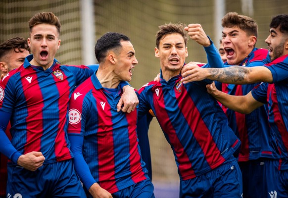 Empate entre el Atlético Levante UD y el Mar Menor FC en un intenso partido