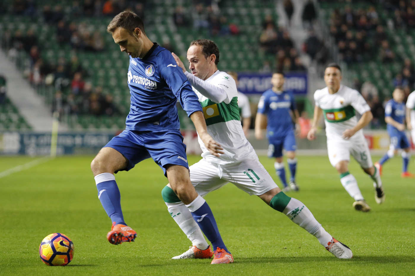 El Elche recorta a seis puntos su desventaja con la sexta plaza