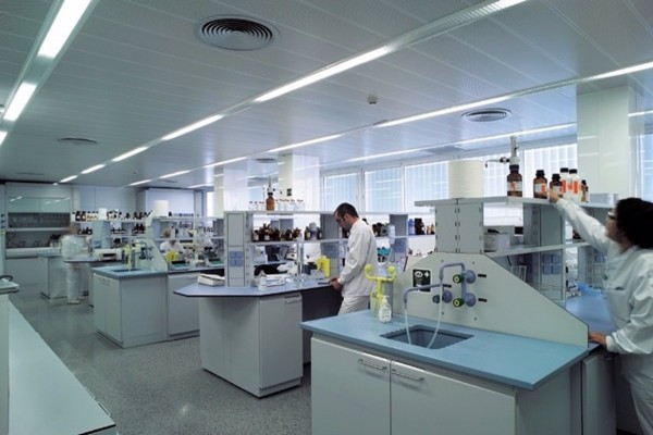 Grifols despedirá en su laboratorio de Las Torres de Cotillas a 95 trabajadores