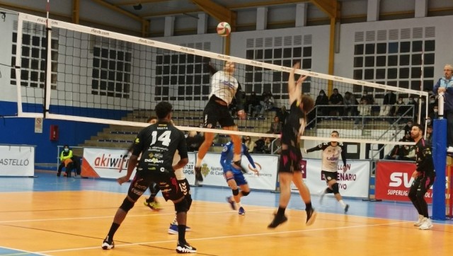El UBE L’Illa Grau se lleva el duelo provincial ante el CV Mediterráneo y afianza su liderato (3-0)