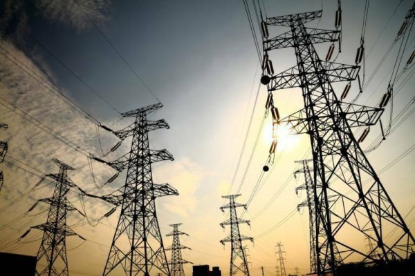 Bruselas plantea rebajar impuestos de la luz y prohibir cortes a hogares vulnerables por la crisis energética