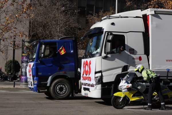 Los transportistas desconvocan el cierre patronal previo a Navidad