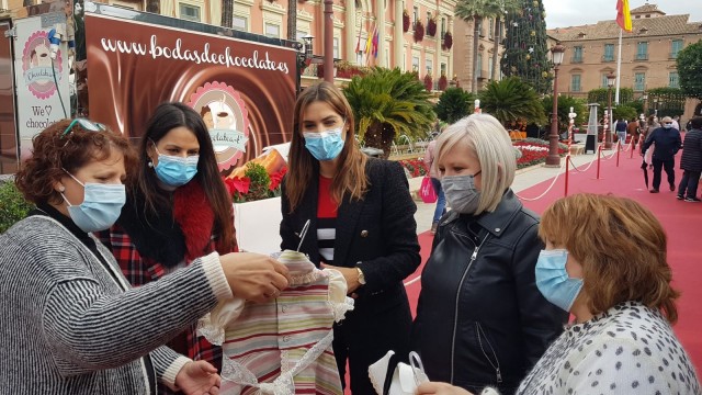 El mercadillo navideño de La Glorieta de Murcia abre sus puertas con 25 casetas 