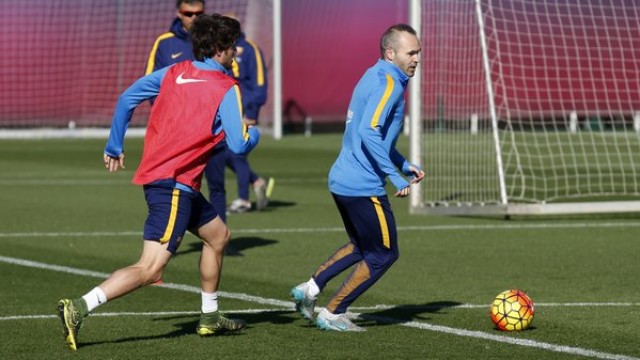Iniesta confía en que Messi juegue el clásico como titular