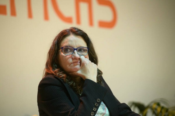 Oltra anuncia una nueva normativa sobre residencias aunque esperará a que pase la nueva ola