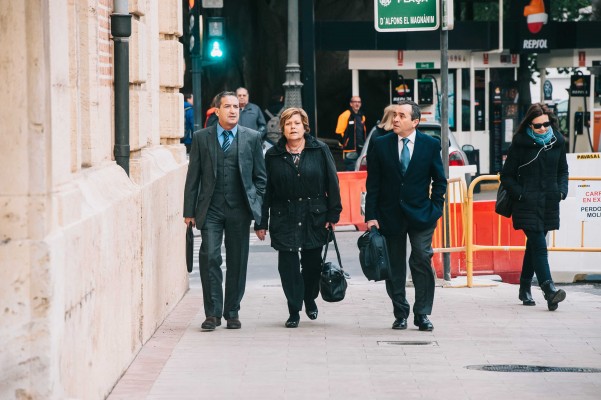 Milagrosa Martínez no entrará en prisión de momento tras depositar la fianza