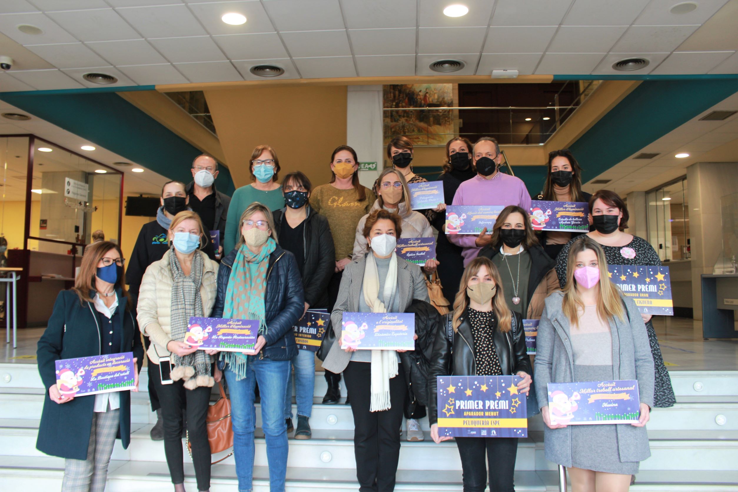 Burriana entrega los 18 premios del concurso navideño de escaparates y decoración de interiores