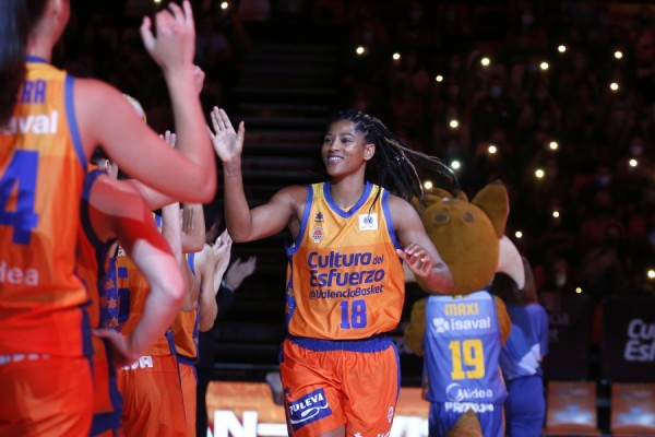 Celeste Trahan-Davis entra en el Top 5 de puntos de la historia de Valencia Basket