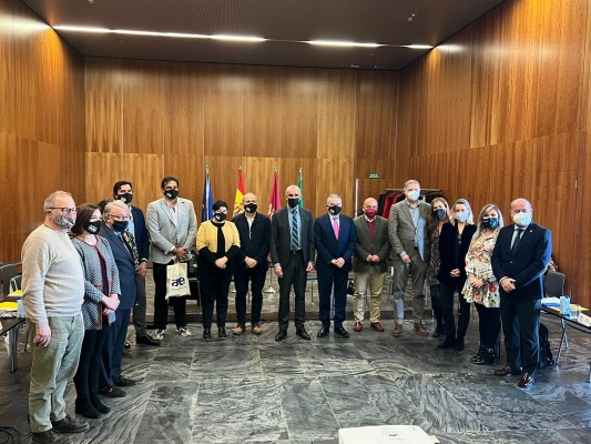 Alicante se ofrece como sede de la asamblea de la Red de Ciudades AVE