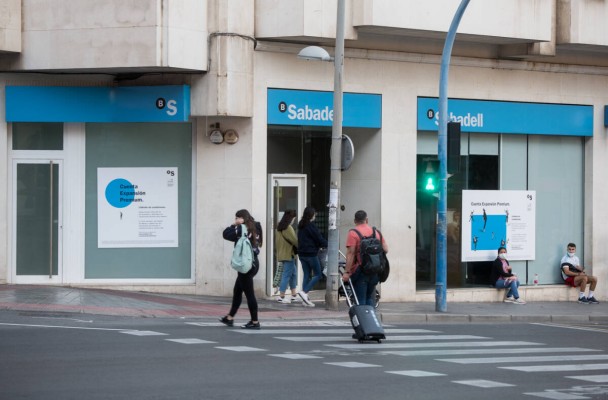 El ERE del Sabadell no alcanza el cupo de salidas en la Región: serán 107 trabajadores de los 126 iniciales