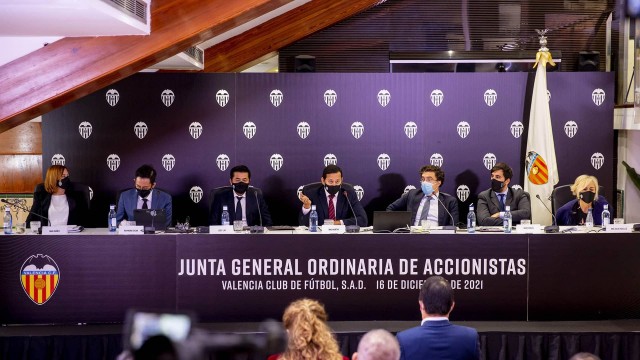 Una Junta 'desierta', blindada y caldeada 