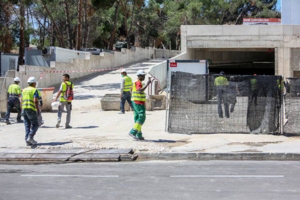 Obras sin acabar en la Región: la mitad de las constructoras ya paralizan trabajos por la crisis de materias primas