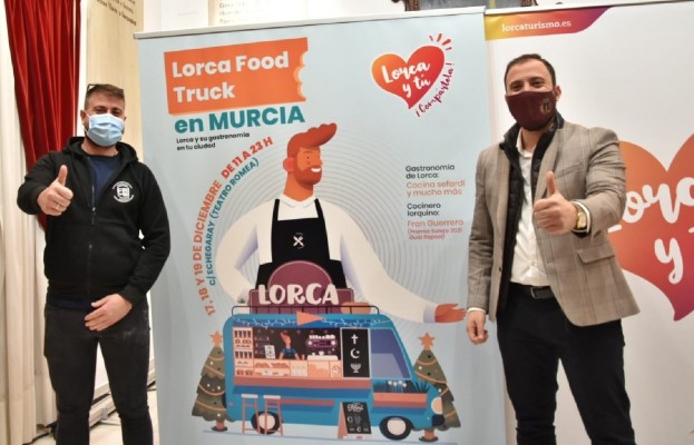 La gastronomía de Lorca viaja en una 'food truck' a otras ciudades: primera parada, la plaza del Romea de Murcia 