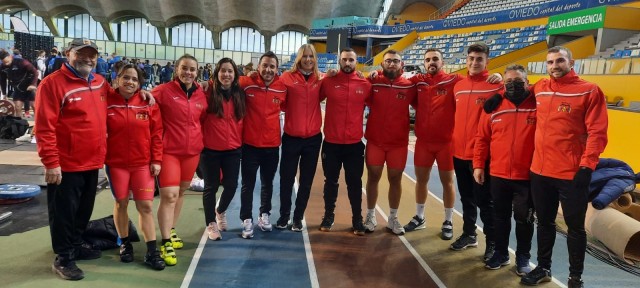 El Valencia C.H. celebra en el polideportivo “La Creu del Grao” el Torneo de Navidad con una recogida solidaria de alimentos para Cáritas 