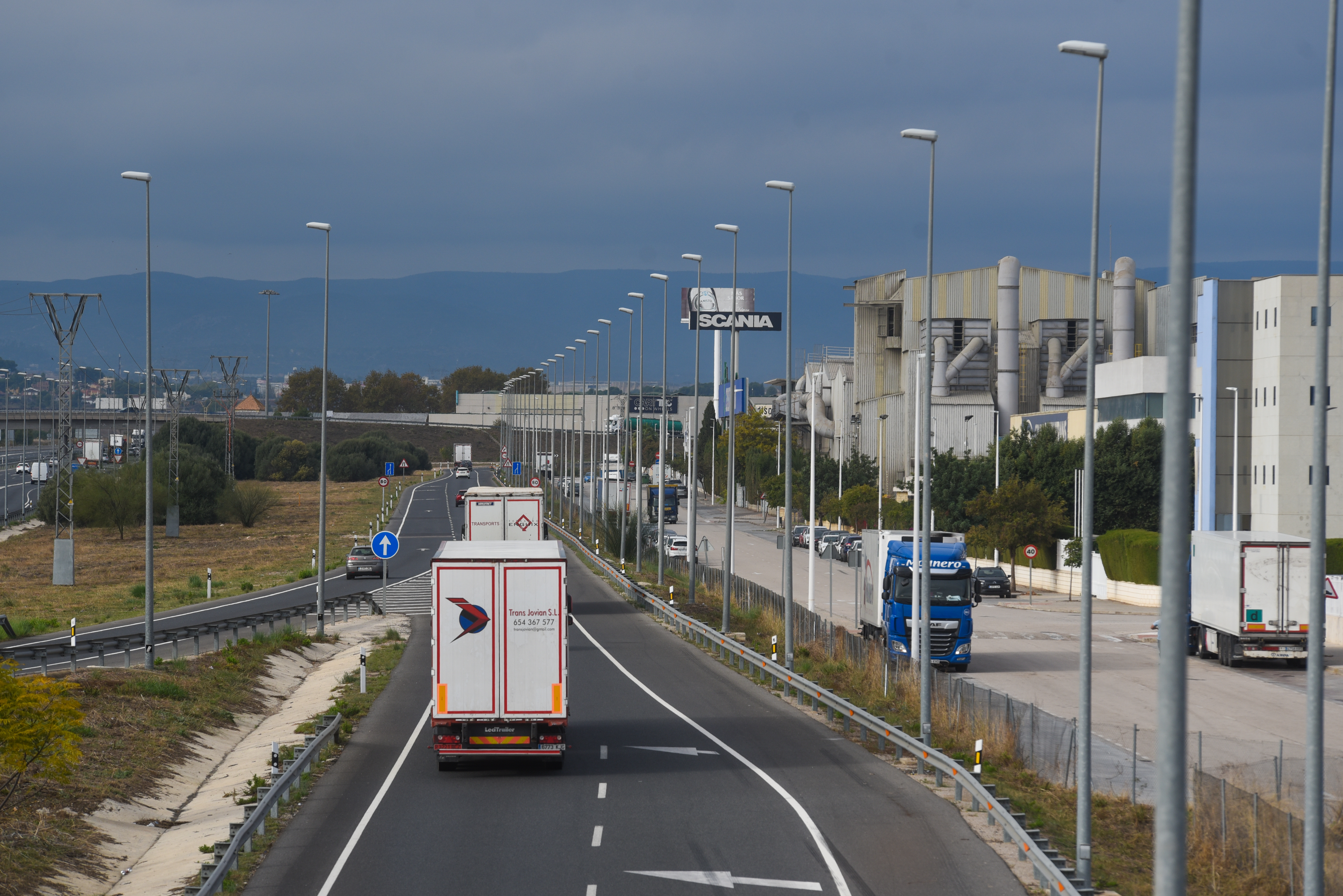 Las empresas llenan sus almacenes para evitar falta de suministro por la huelga de los transportistas