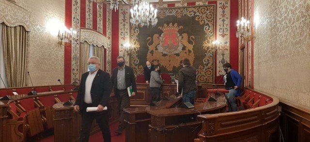 El bipartito se une a Vox y niega anomalías en la contrata de jardines de Alicante... con tareas ajenas