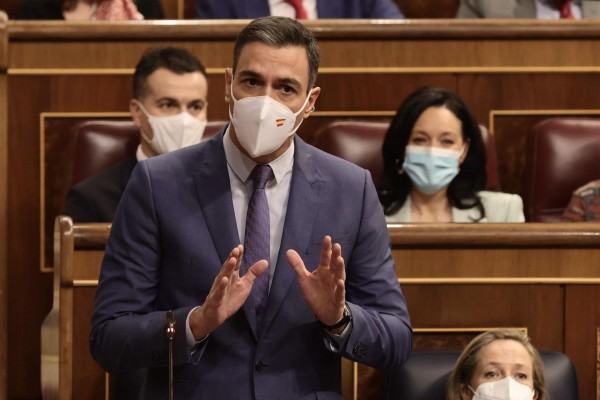 Sánchez defiende la renovación del TC y urge a Casado a dejar la insumisión y pactar el CGPJ
