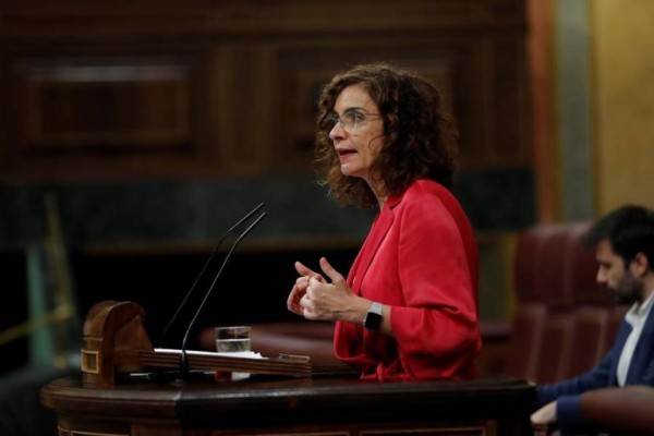 Montero confirma que habrá más recursos para el sistema de financiación, pero no concreta si los aportará el Estado
