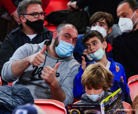 La afición del Valencia agota en 24 horas las entradas para el derbi del lunes
