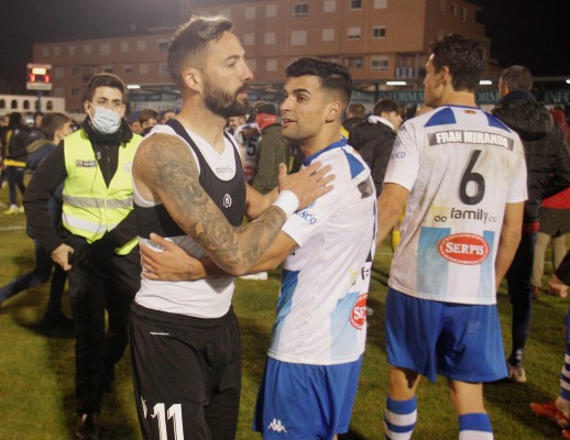 Más errores defensivos para otra debacle