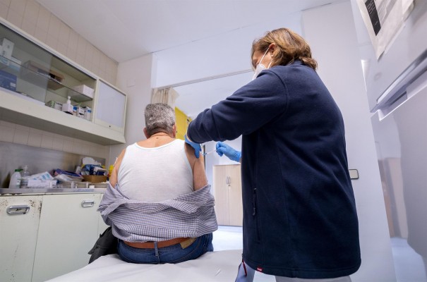  Más de 9,2 millones de españoles han recibido la dosis de refuerzo de la vacuna contra la covid