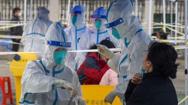 España confirma 13 nuevos casos de ómicron desde ayer, elevando el total a 49